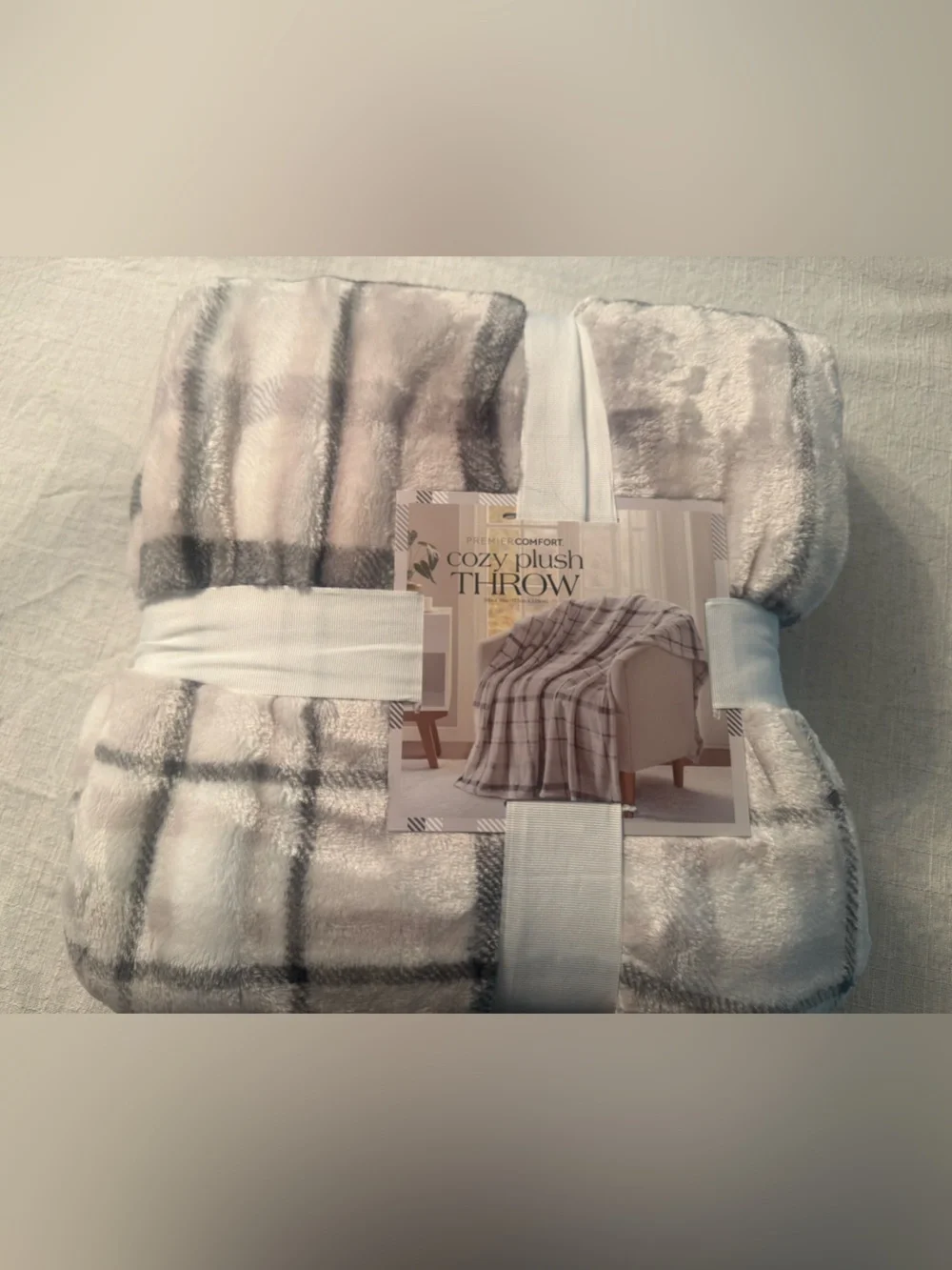 Cozy Plush Throw — Gray Plaid